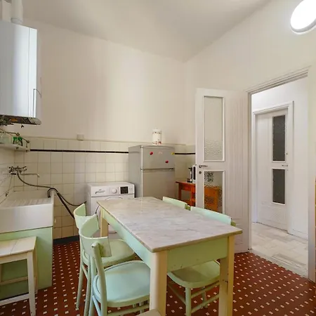 Hostdomus - La Nassa Appartement *
